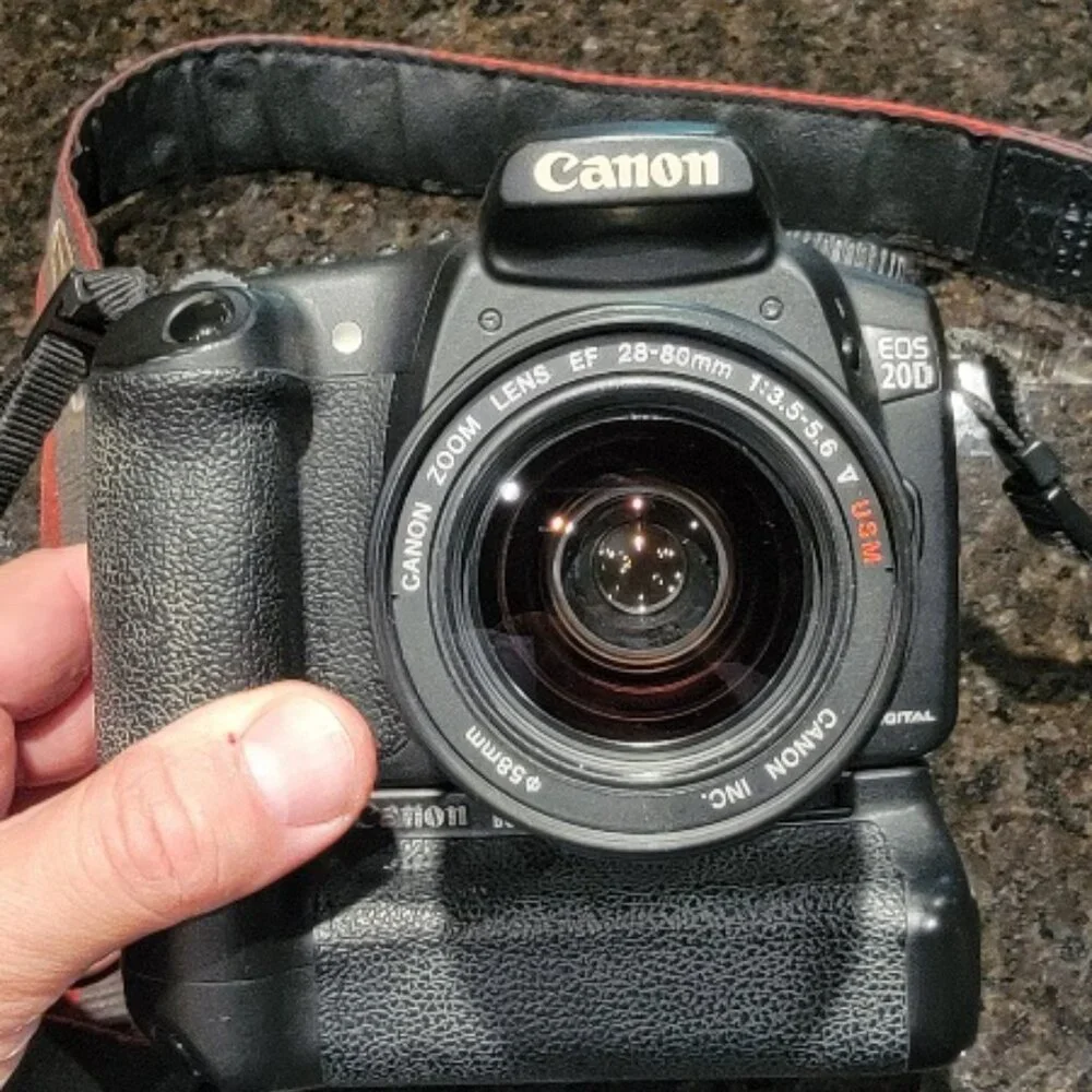 Canon EOS 20D & Canon Battery Handle & Canon Ultrasonic 28-80mm Lens